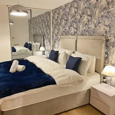 Perfect For Families & Business - Demha Nights Apartment