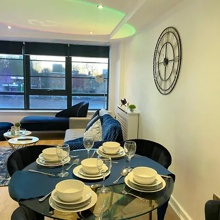 Apartment Perfect For Families & Business - Demha Nights Birmingham