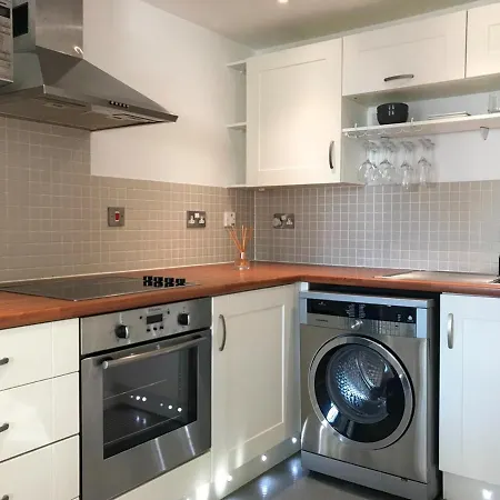 Perfect For Families & Business - Demha Nights Apartment Birmingham